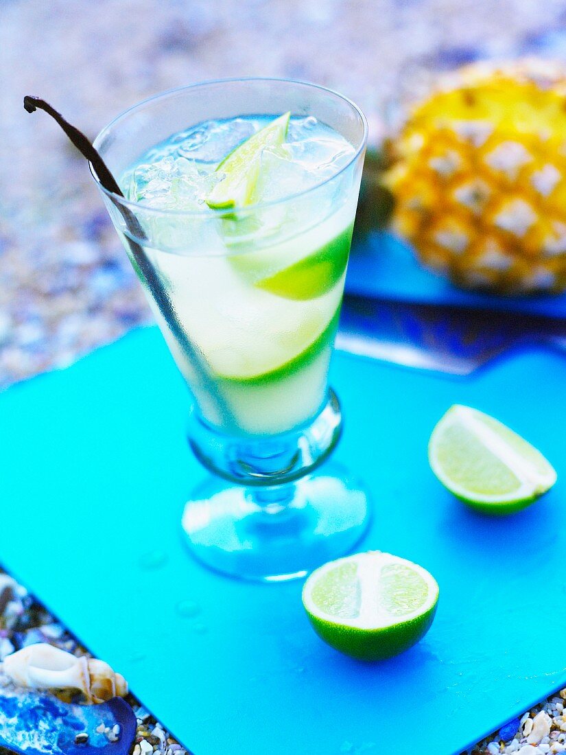 Limetten-Ananas-Cocktail