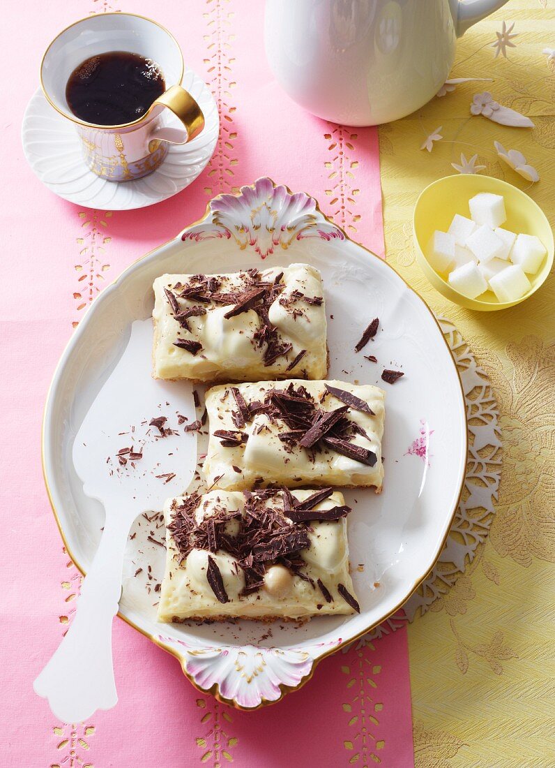White chocolate slices with marshmallows and macadamia nuts