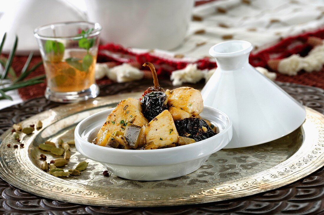 Chicken tagine with dried fruit