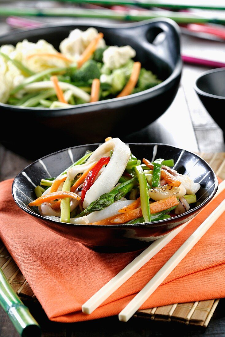 Stir-fried vegetables with squid