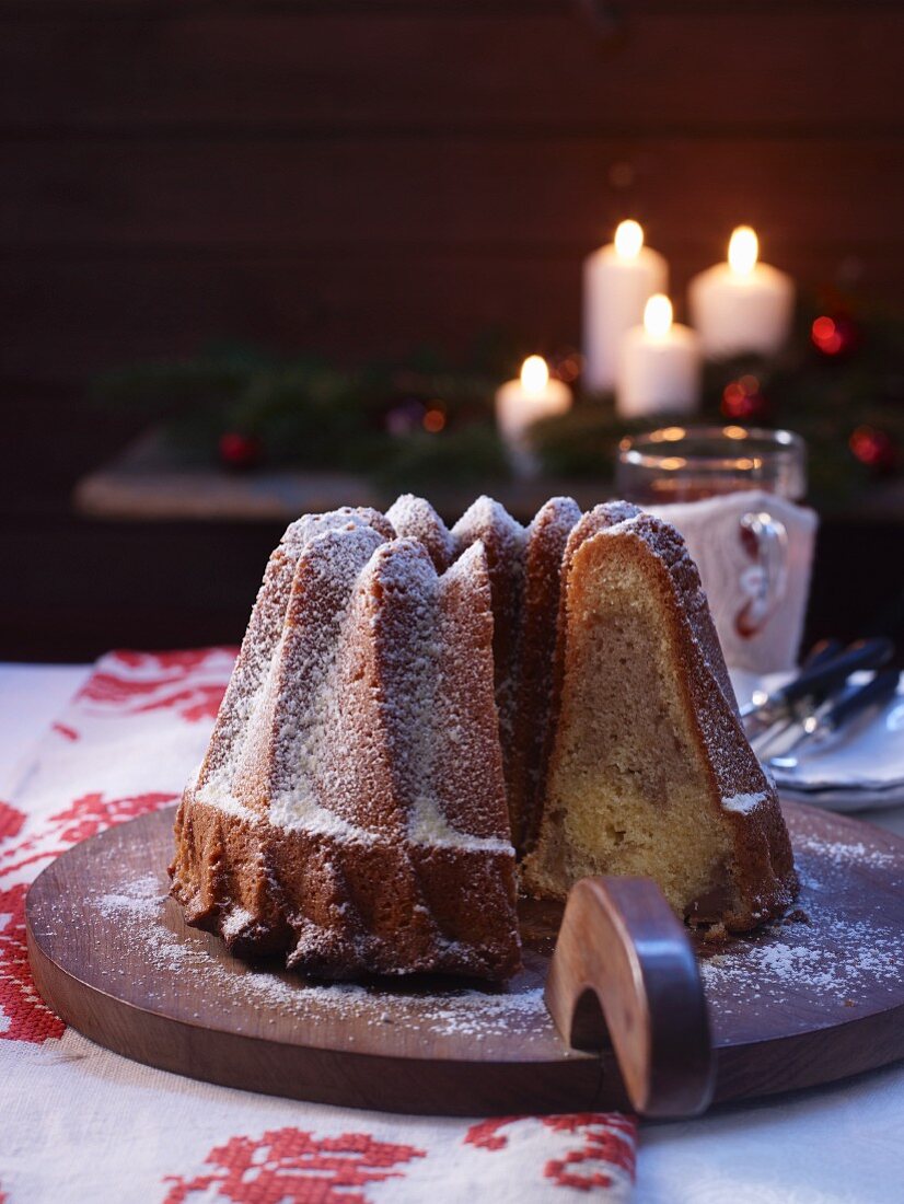 Marble Bundt cake with icing sugar, for Christmas