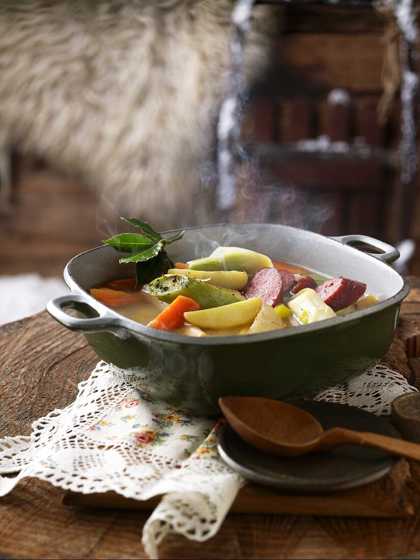 Vegetable stew with leek and sausage