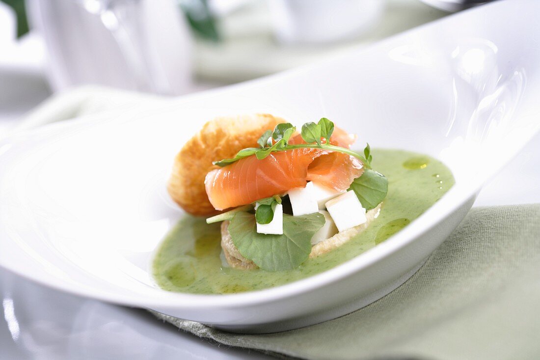 Watercress soup with salmon and cream cheese