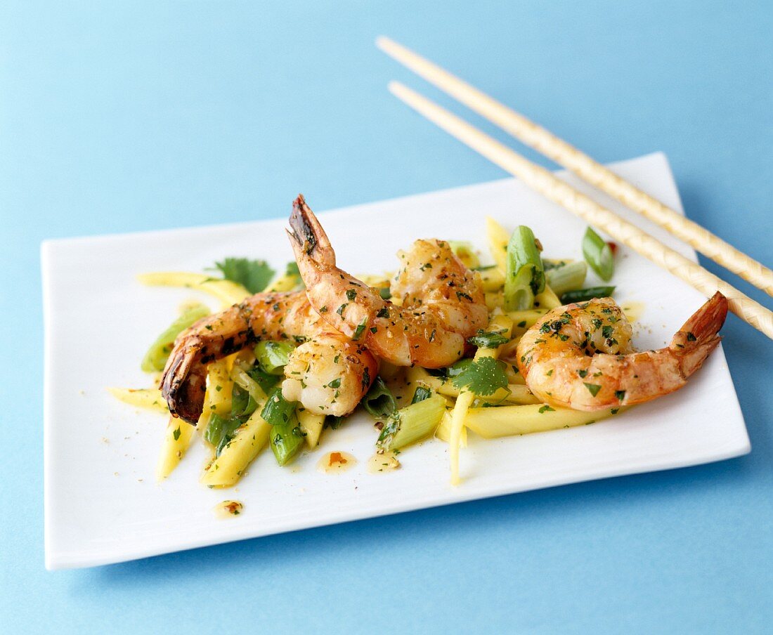 King prawns with beans and coriander (Asia)