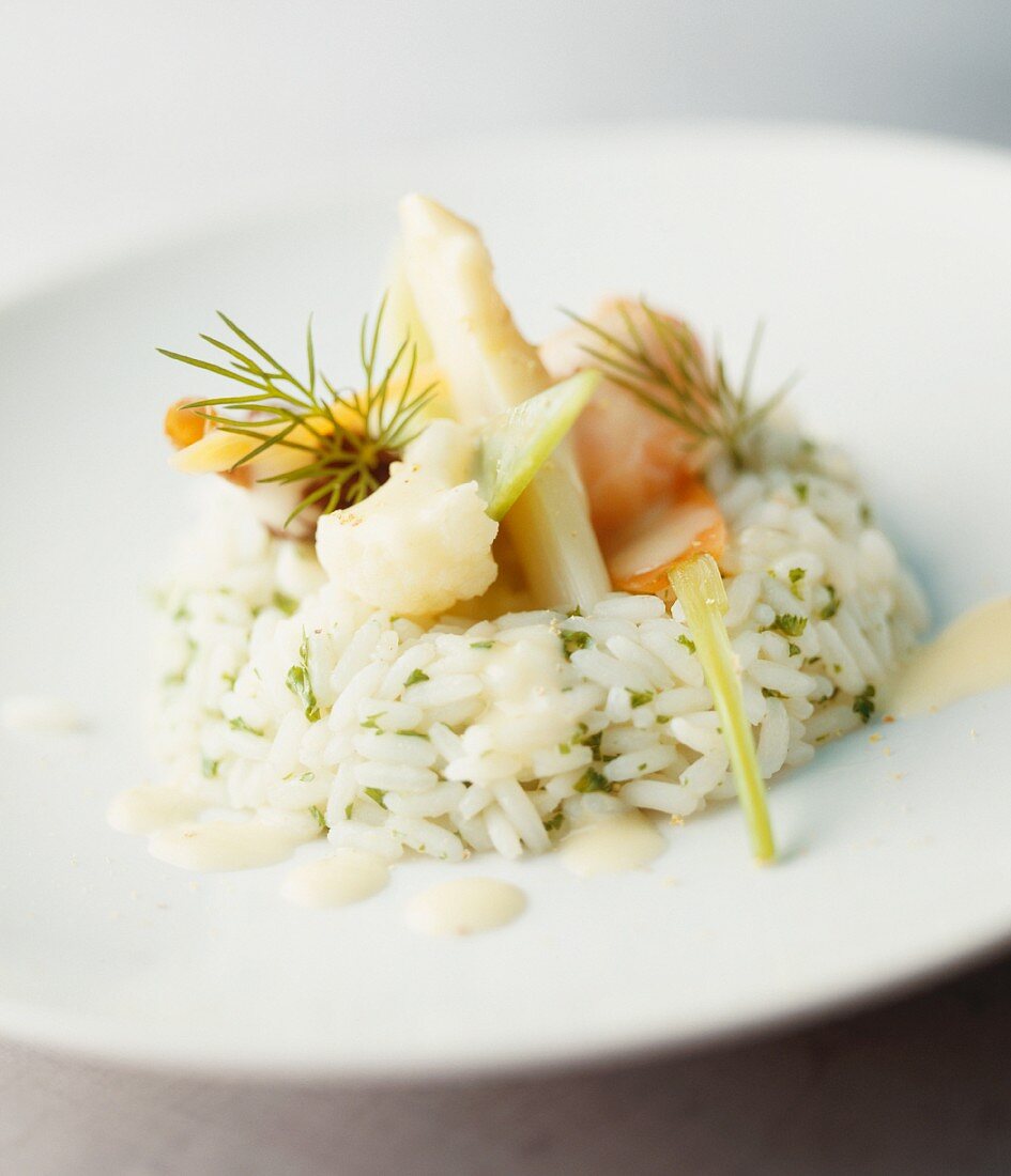 Herb rice with white asparagus and prawns