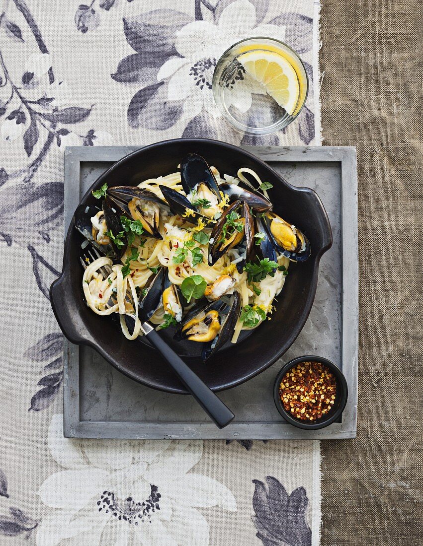 Sea mussels pasta dish