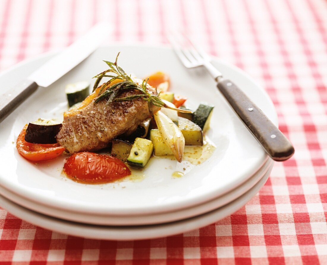 Rindersteak mit Gemüse und Rosmarin