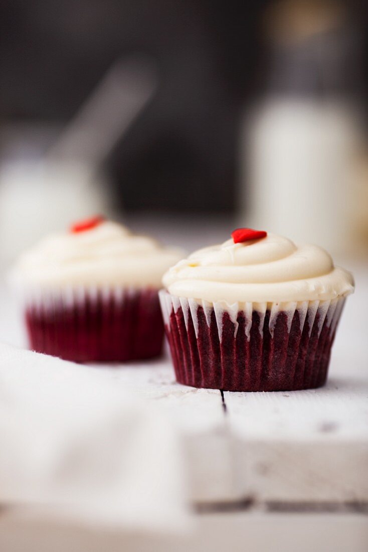 Red Velvet Cupcakes mit Frischkäse-Frosting