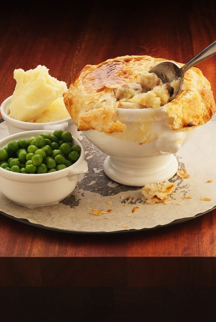 Chicken Potpie mit Erbsen und Kartoffelpüree (England)
