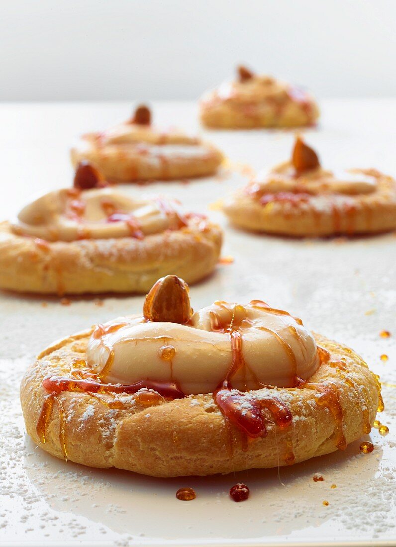 Choux pastry crowns with almond and caramel crème pâtissière