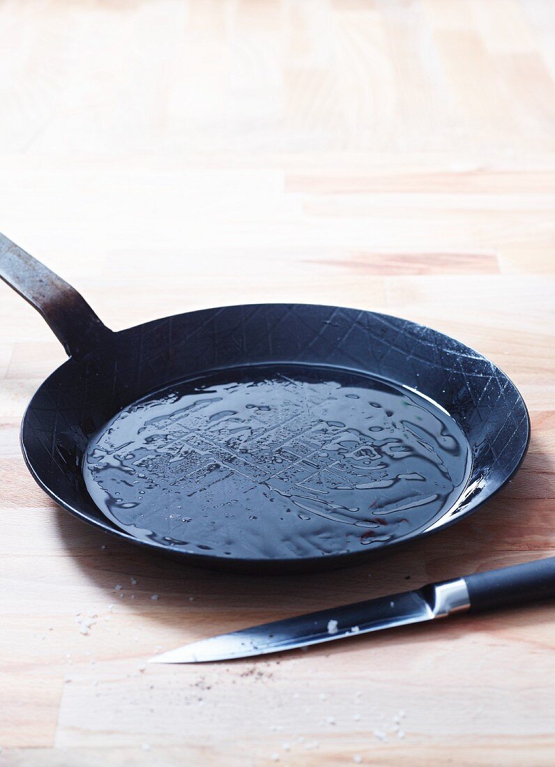 Steak pan with oil