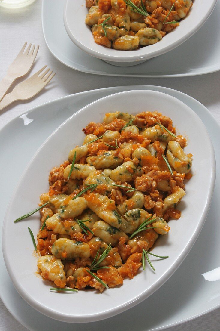 Gnocchetti con salsa di coniglio (Nudeln mit Kaninchensauce)