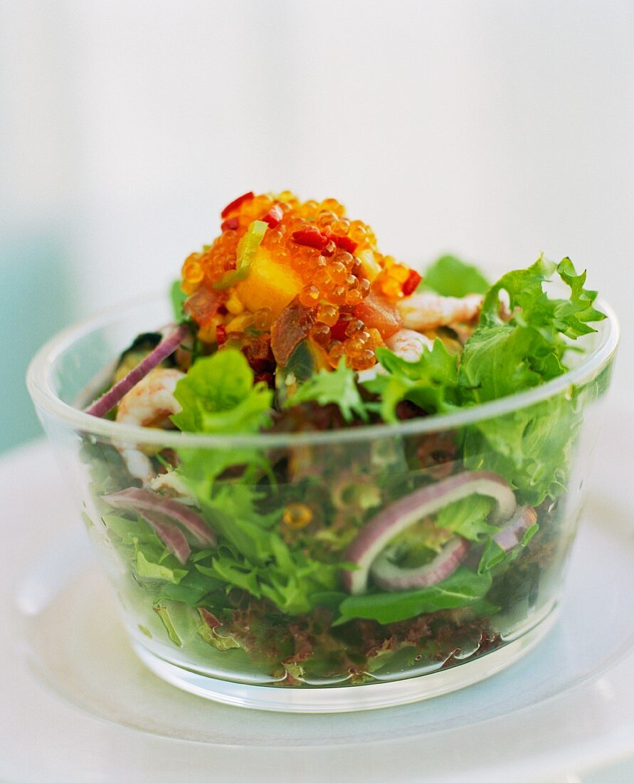 Salad leaves with prawns and caviar