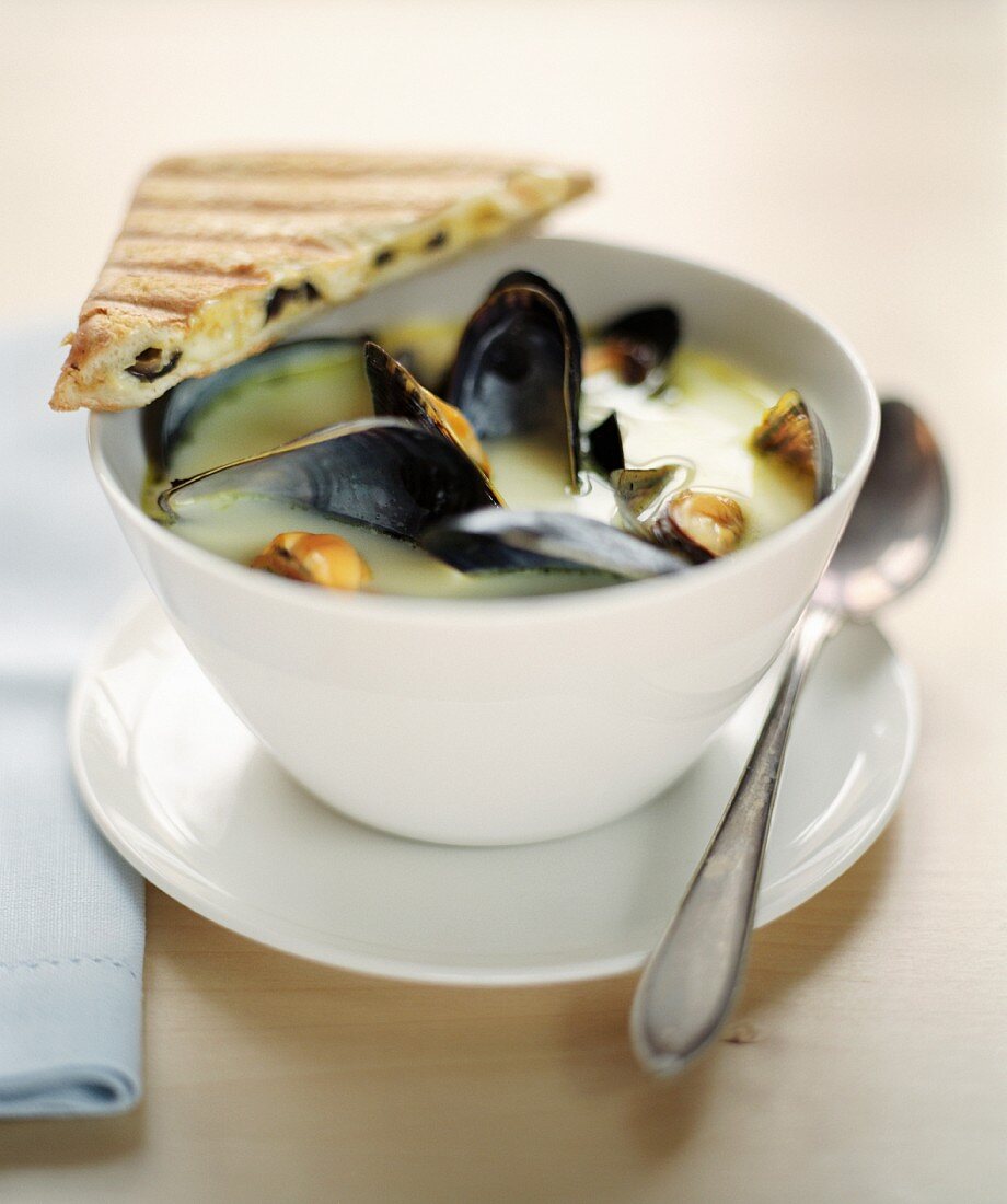 Creamy mussel soup with mussels