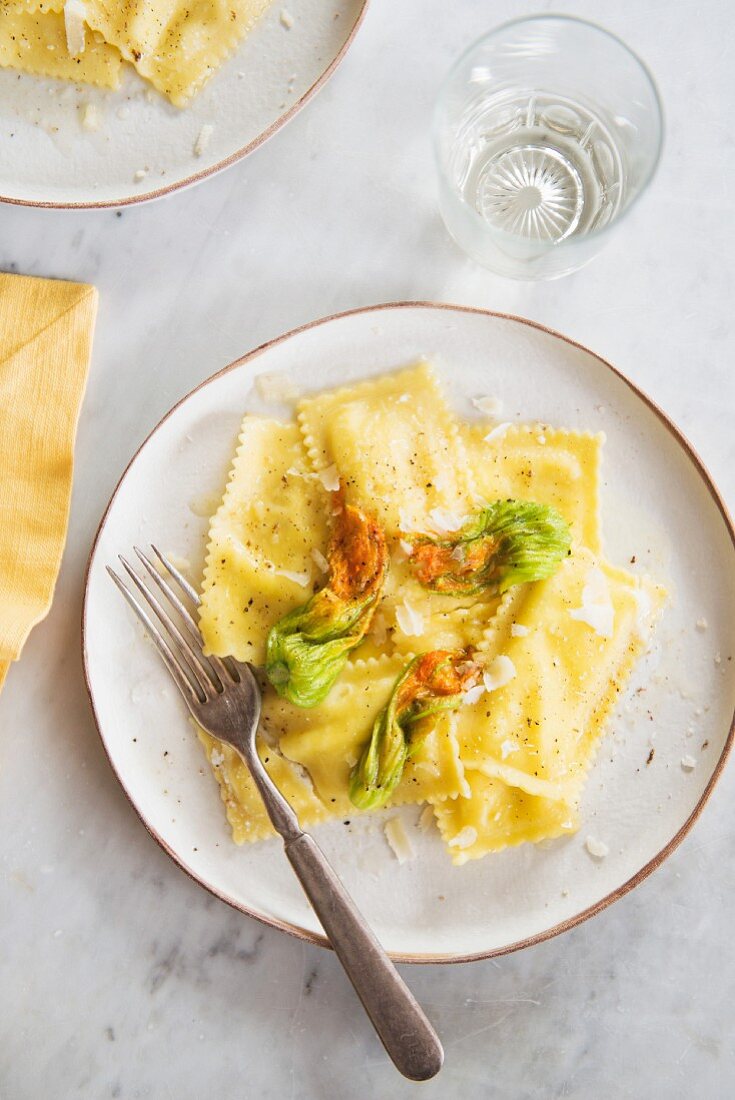 Ravioli mit Zucchiniblüten