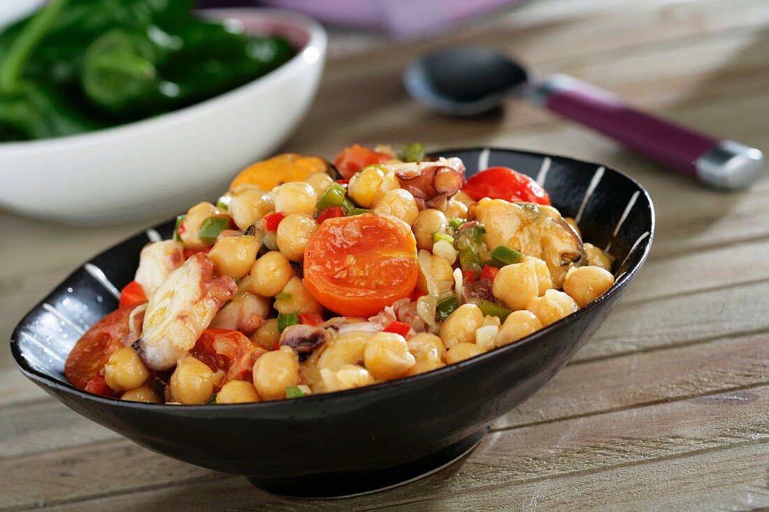 Chickpeas with tomatoes, octopus and mussels