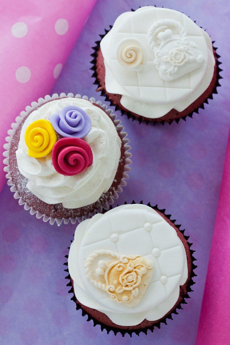 Red Velvet Cupcakes mit Frischkäseglasur für eine Hochzeit