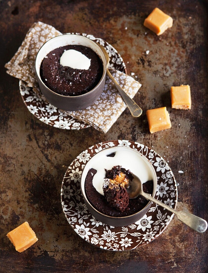 Baked chocolate pudding with toffee