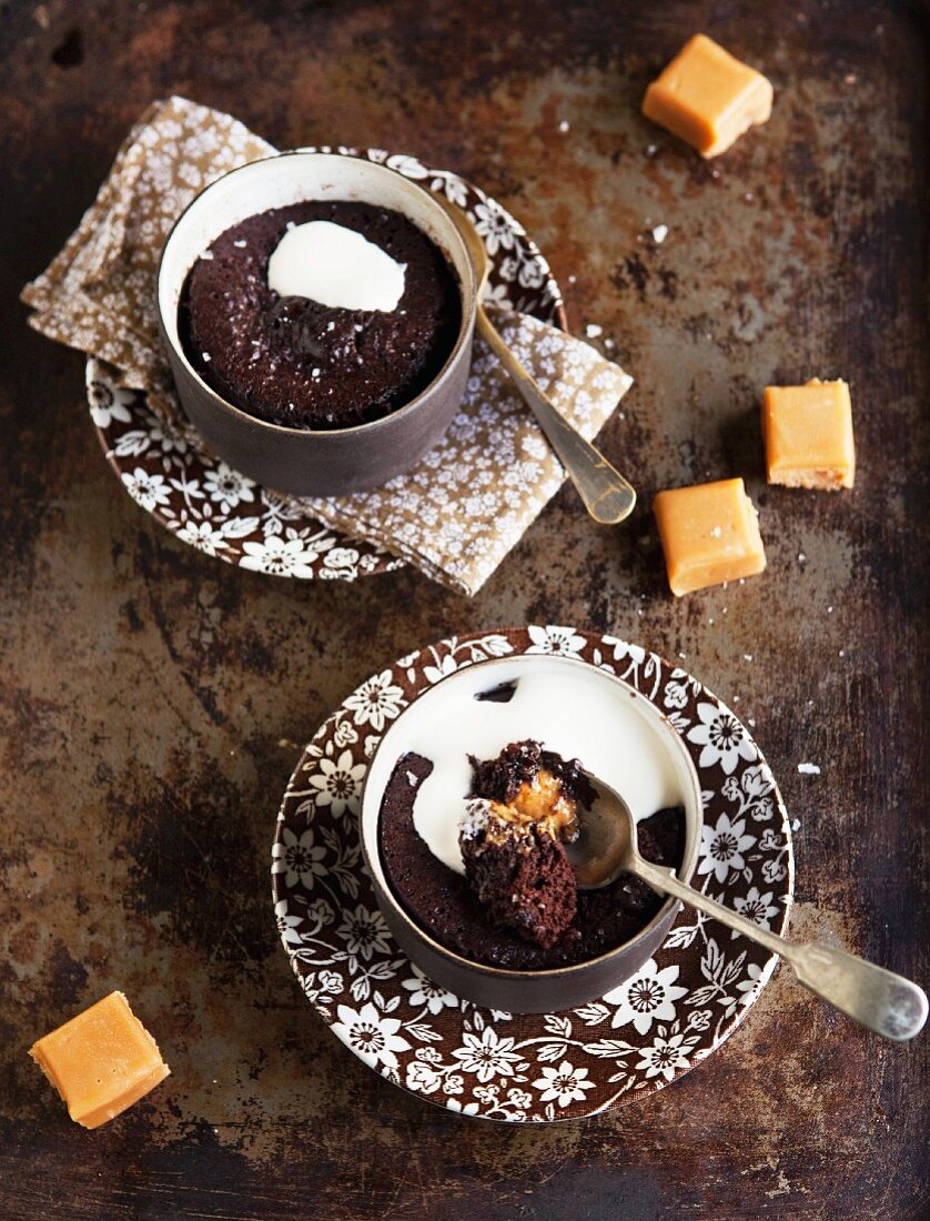 Gebackener Schokoladenpudding mit Toffee