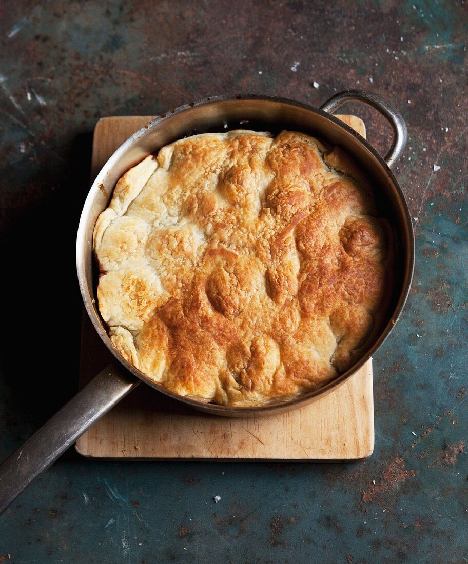 Tarte tatin in the pan