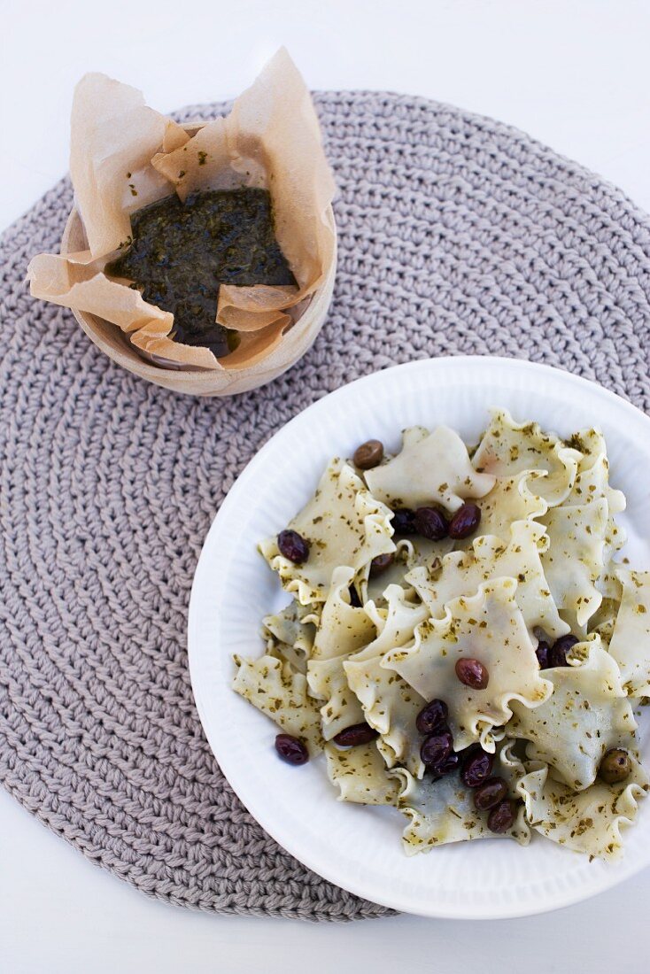 Pasta riccia al pesto (tagliatelle with basil pesto, Italy)