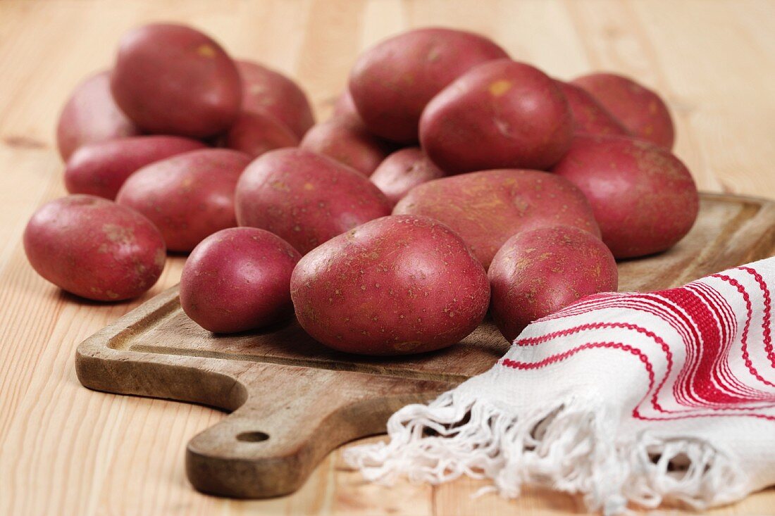 Red potatoes, of the variety Rooster, on a chopping board
