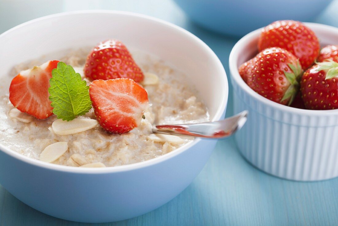 Porridge with strawberries and flaked almonds