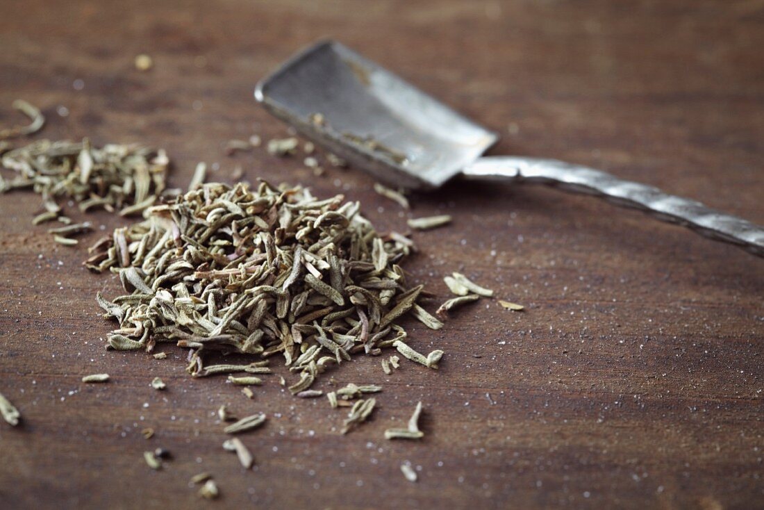 Dried thyme and a metal scoop