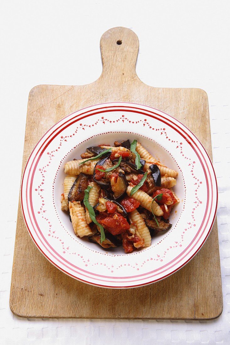 Garganelli with aubergines and tomatoes