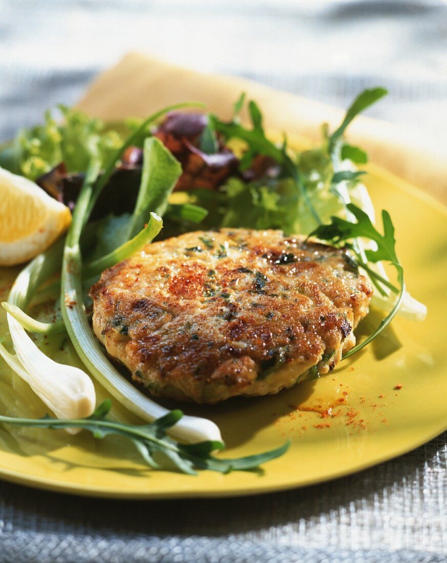 Vegetable burger with spring onions and salad leaves