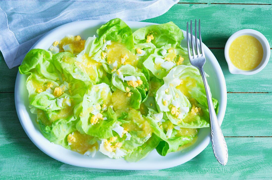 Lettuce with egg dressing