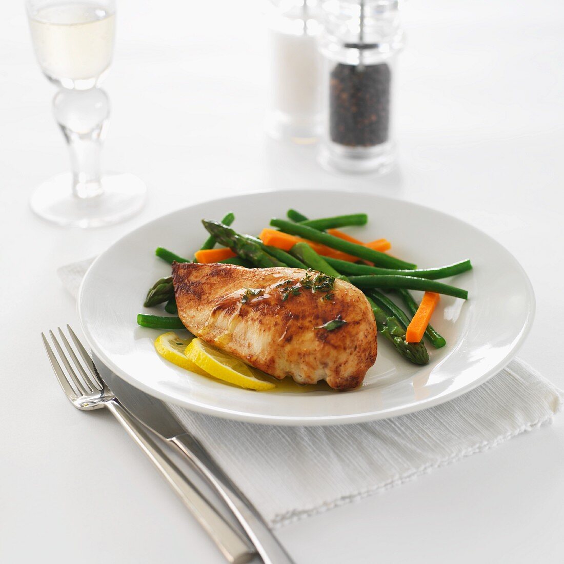 Chicken breast with lemon butter, asparagus, beans and carrots