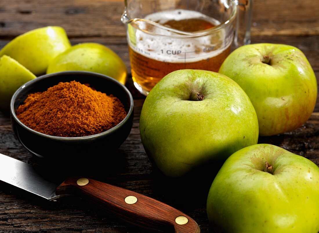 Ingredients for apple chutney with ale and curry