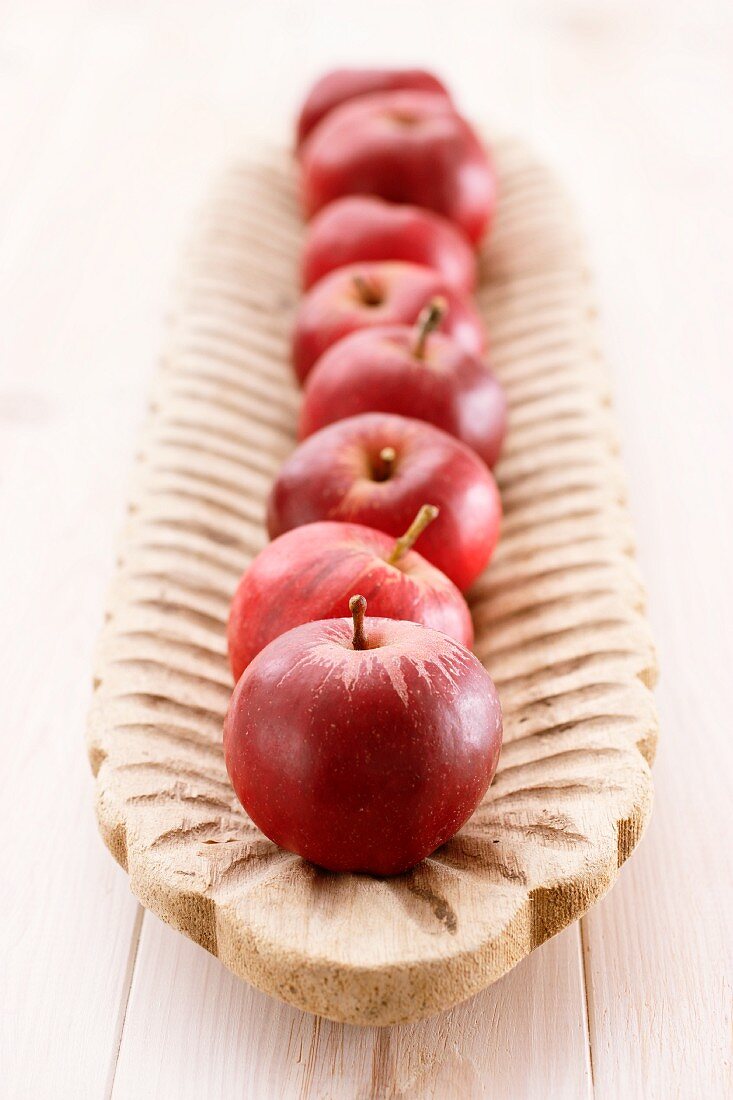 Danziger Kanta apples on a wooden platter