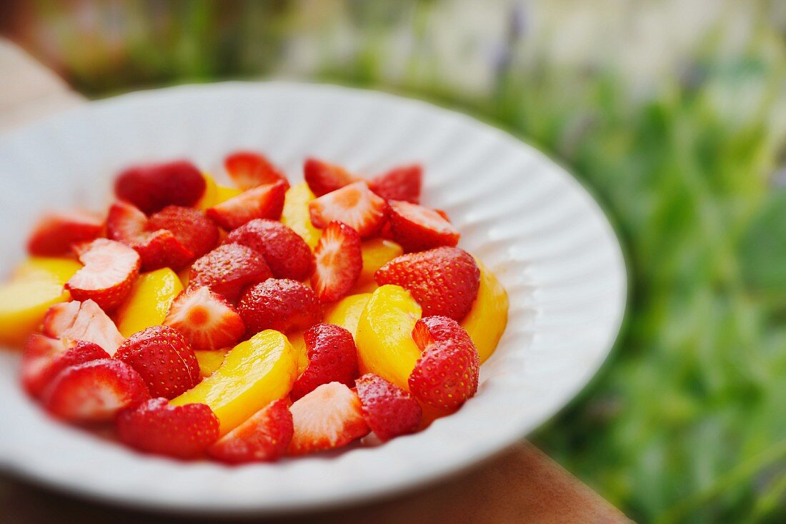 Erdbeer-Pfirsich-Salat