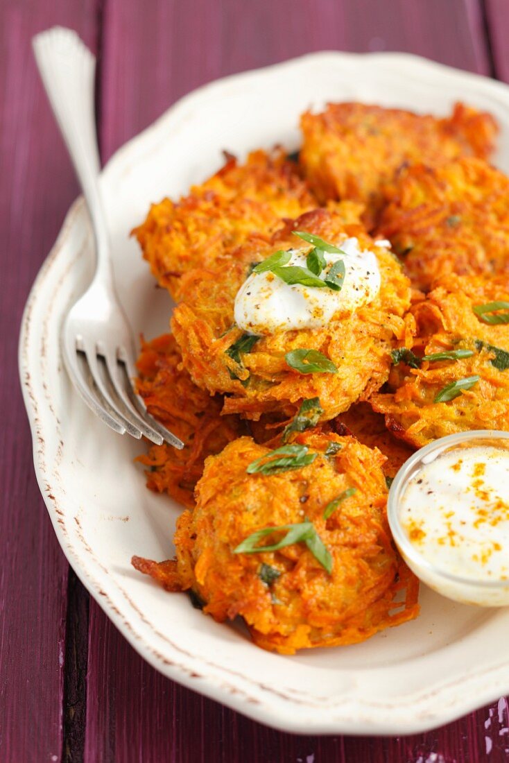 Carrot fritters with yoghurt