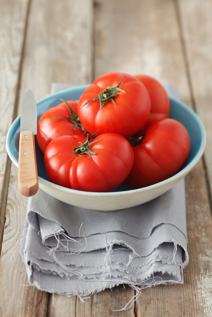 Several tomatoes in a bowl