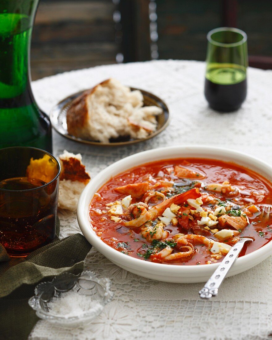 Arroz con pescado with crusty bread