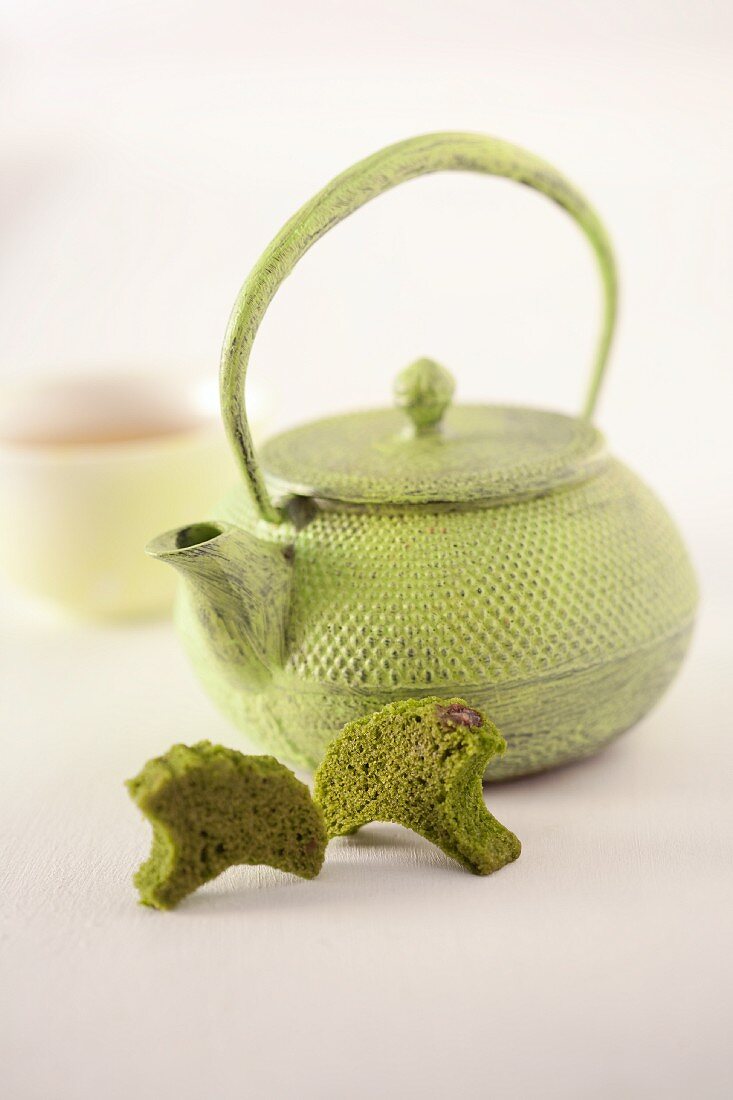 An arrangement featuring a teapot and matcha biscuits
