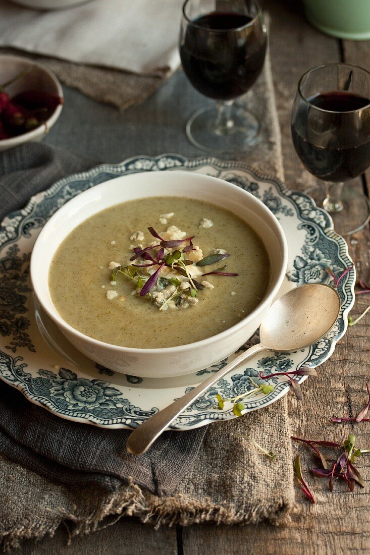 Brokkolisuppe und Rotwein