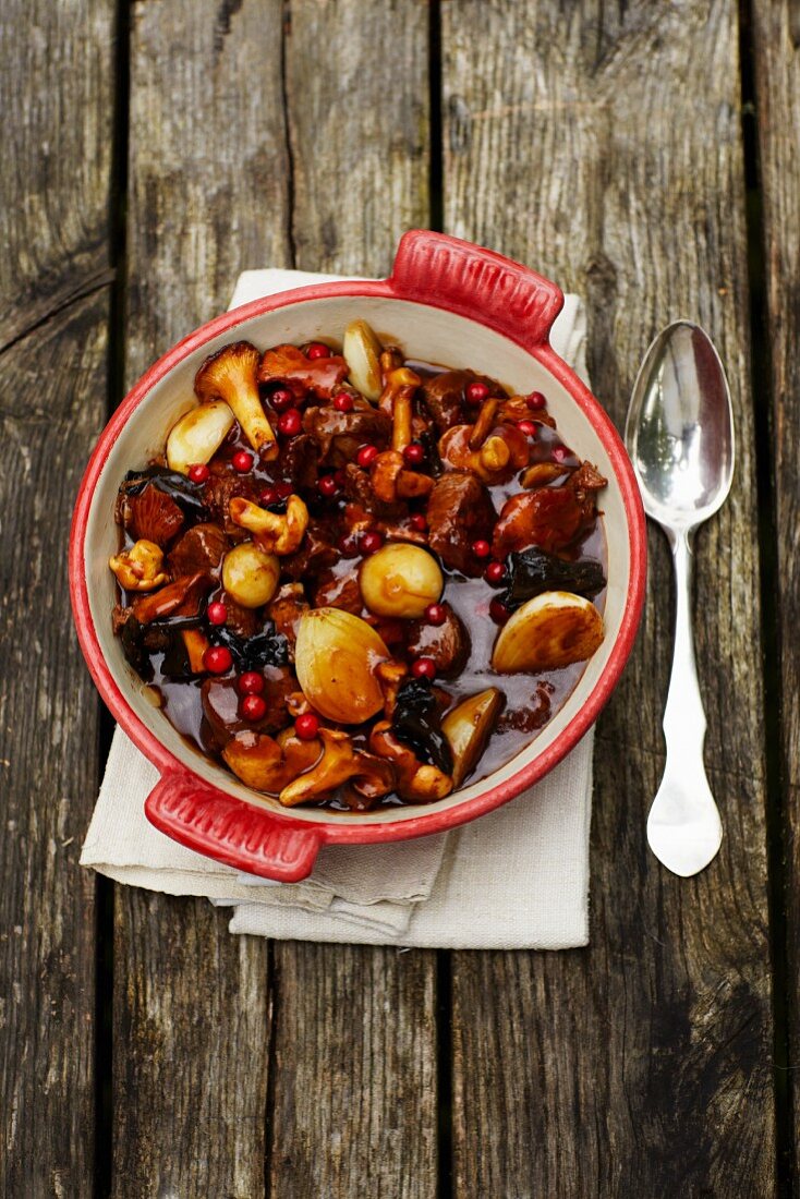 Mushroom ragout with onions and cranberries