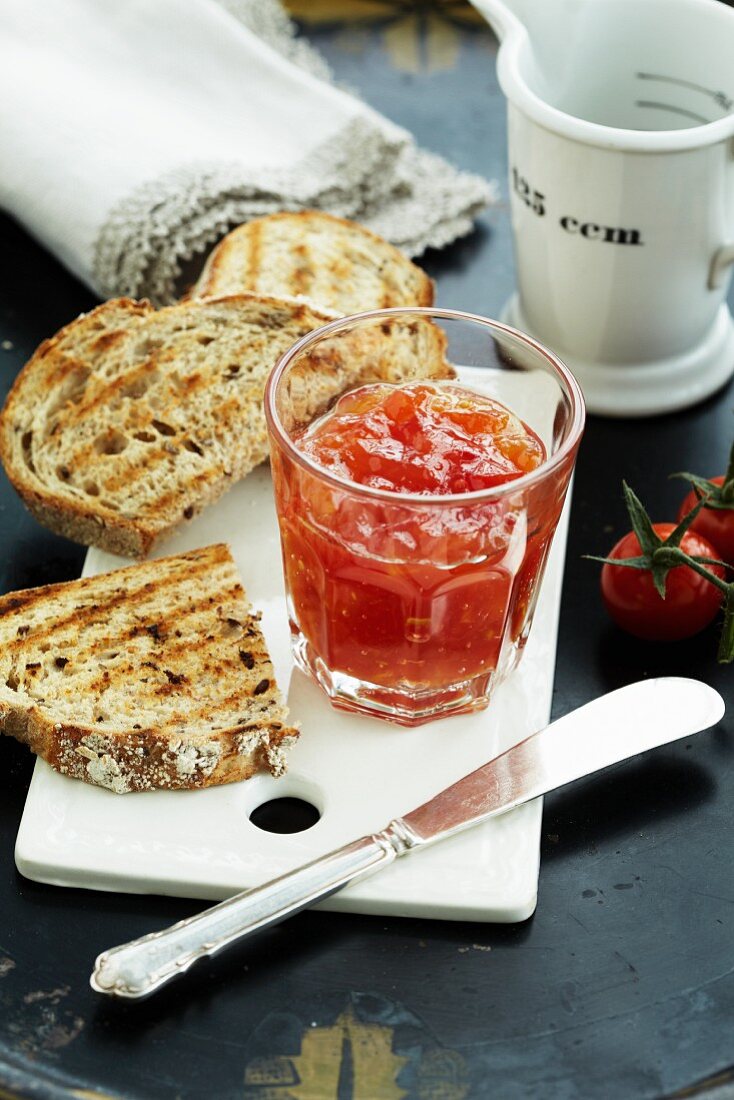 Tomato chutney and grilled bread