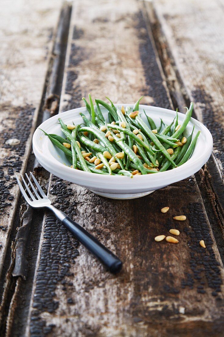 Green bean salad with pine nuts