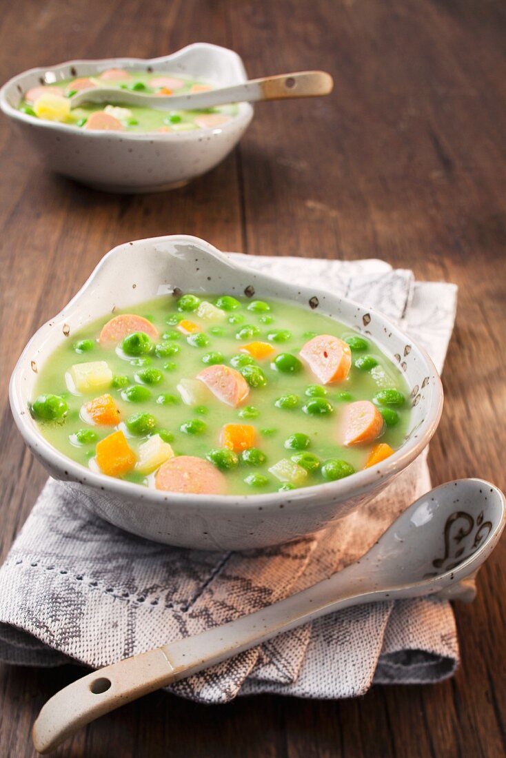 Pea soup with sausage bites