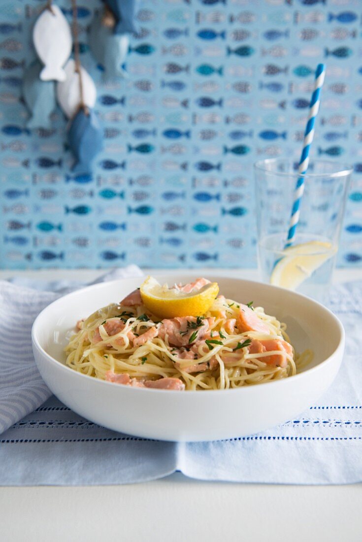 Spaghetti mit Lachs und Zitrone