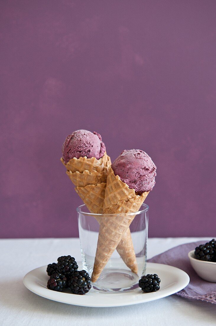 Ice cream cones with blackberry ice cream and fresh blackberries