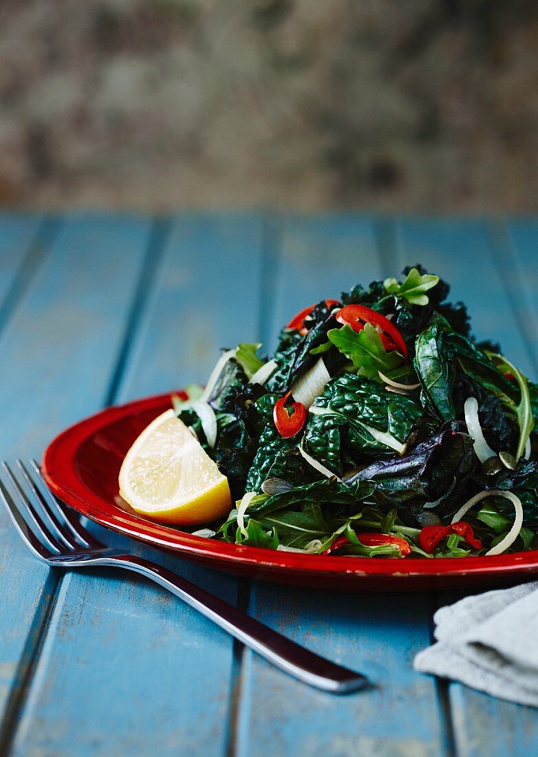 Grünkohlsalat mit Chili und Knoblauch