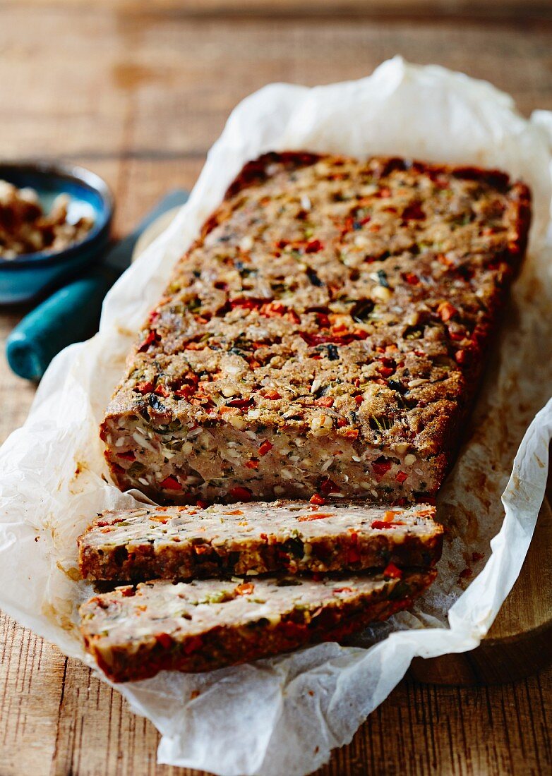 Nussbrot mit Gemüse