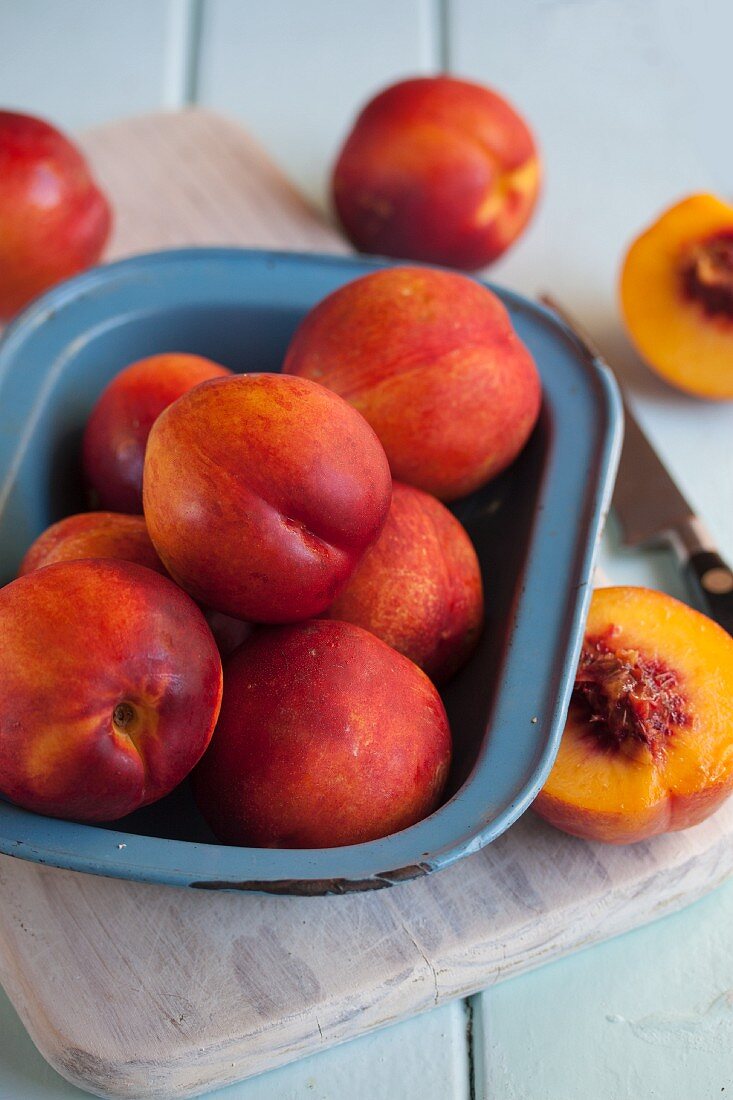 Several nectarines, whole and cut in half