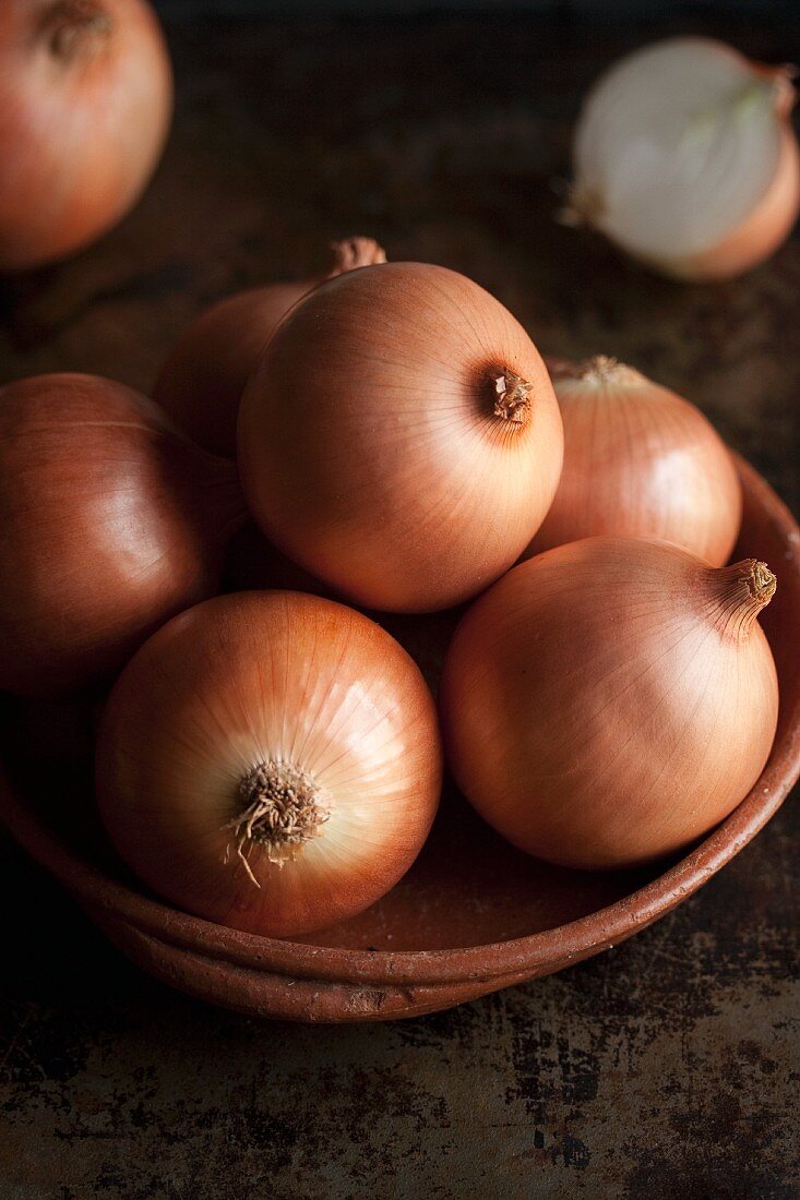 Brown onions in a clay dish